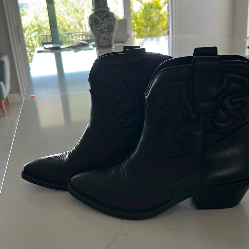Italian black cowboy boots. Love these one with dresses